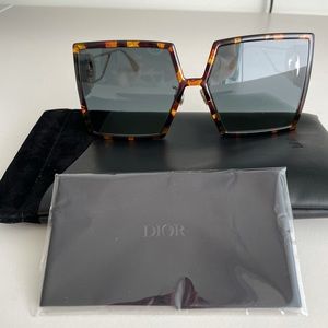 Christian Dior 30 Montaigne Square Frame - Red/Gold